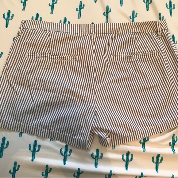 Like new old navy shorts striped style white black - Picture 3 of 4